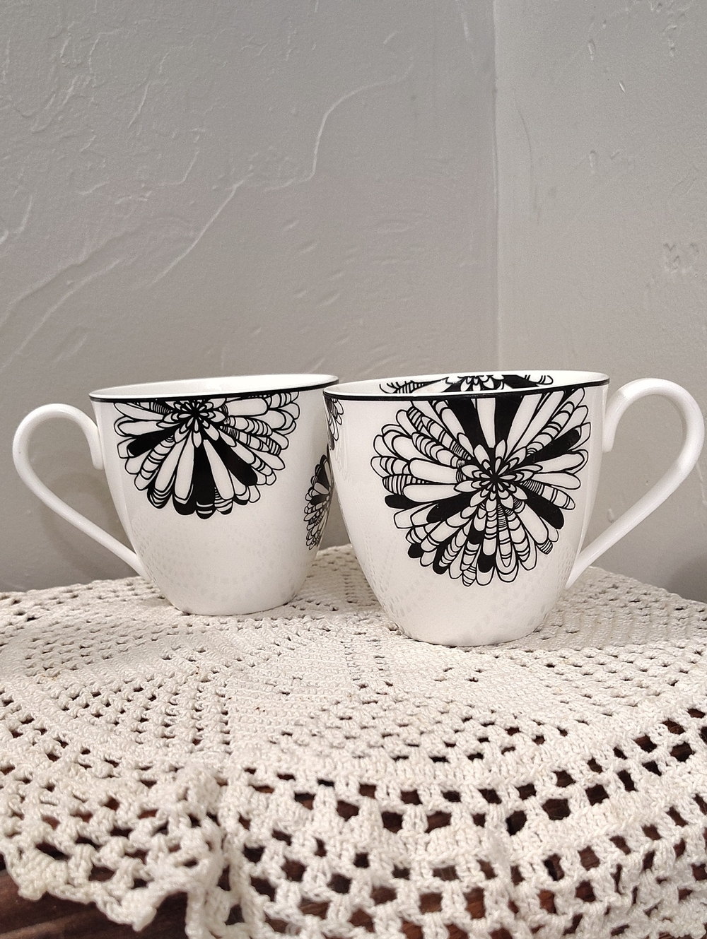 Kate Spade Lenox Collab Dogwood Point Mugs Set Of 2 White Black Print